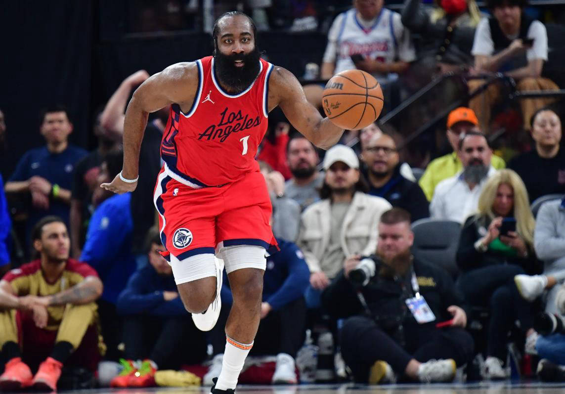 开云主页-包含詹姆斯与30激战C9分钟，出色发挥胜负难料！，哈登焦点对战比赛高潮迭起的词条