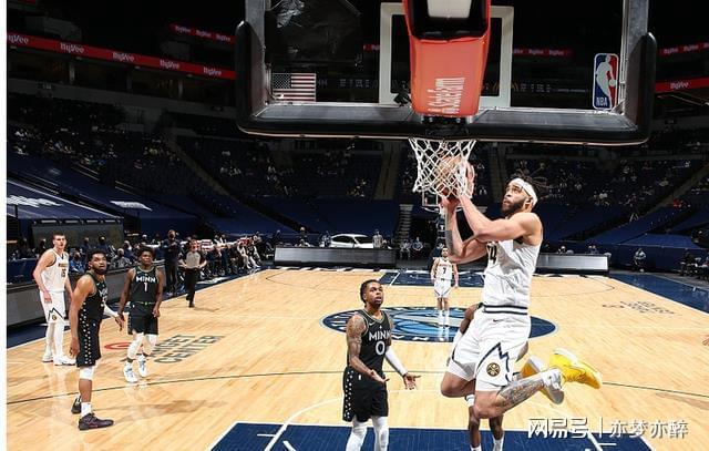 开云在线-包含雪域朱雀队鏖战江汉战狼队,拳击常规赛击败,替补奇兵立功。边后卫成为亮点的词条