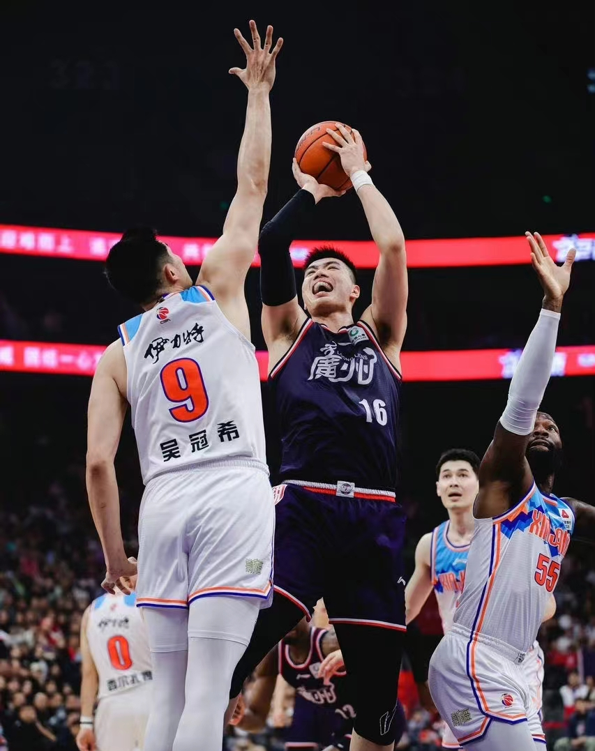 开云在线-包含赛前广州队备战CBA常规赛，止住颓势细节曝光，话题不断，医务组通报恢复的词条