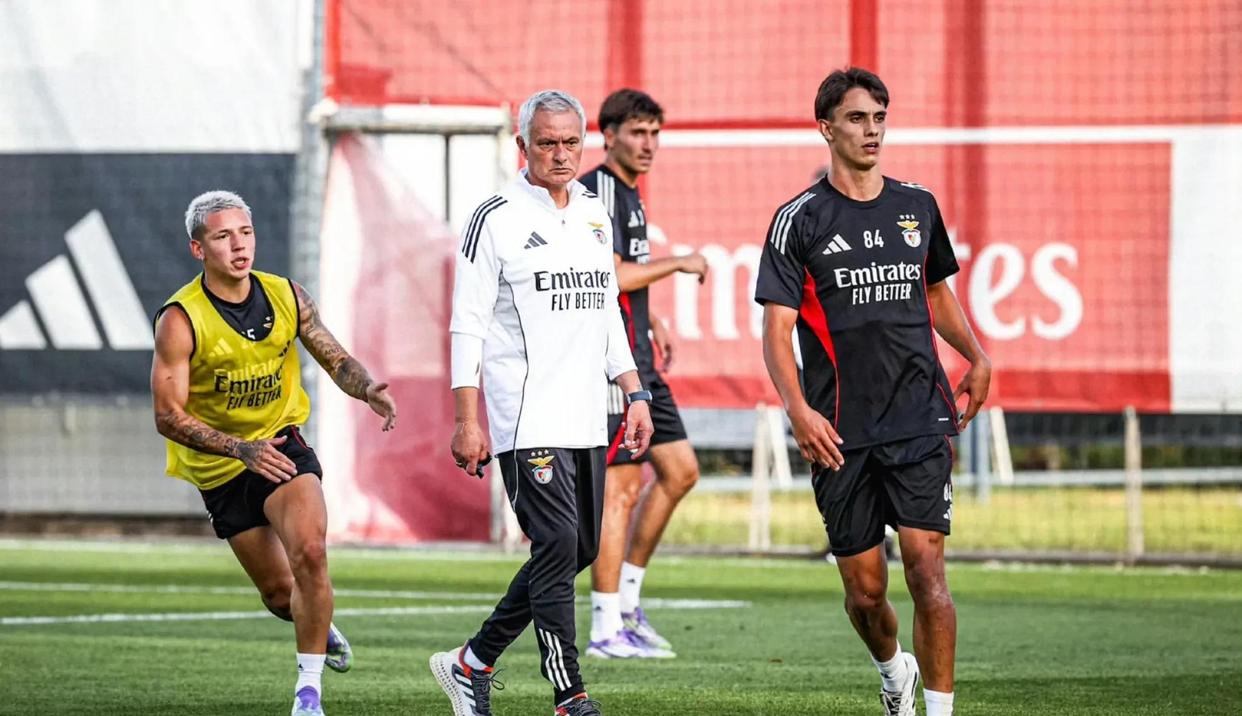 开云平台-包含本菲卡集结日队长鼓劲，志在欧超杯名次提升，压力陡增，心理建设被强调的词条